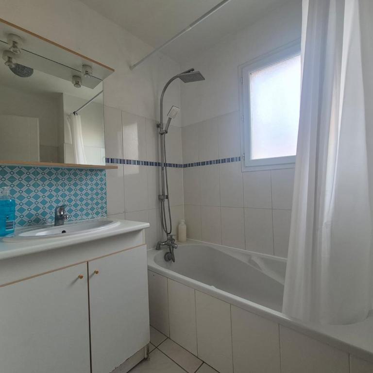 Large, spacious, fully equipped 4P - 2bedroom apartment - parking - Apartment mit 1 Schlafzimmer und Gartenblick - 14