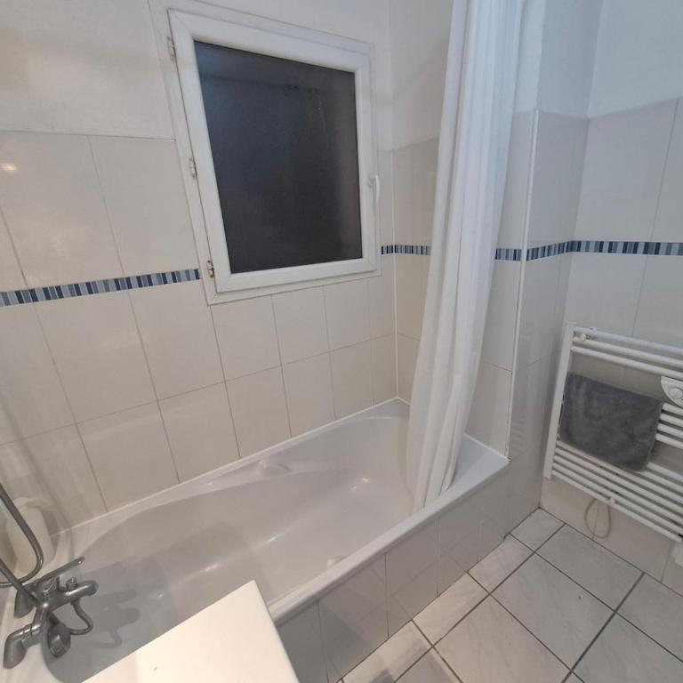 Large, spacious, fully equipped 4P - 2bedroom apartment - parking - Apartment mit 1 Schlafzimmer und Gartenblick - 26
