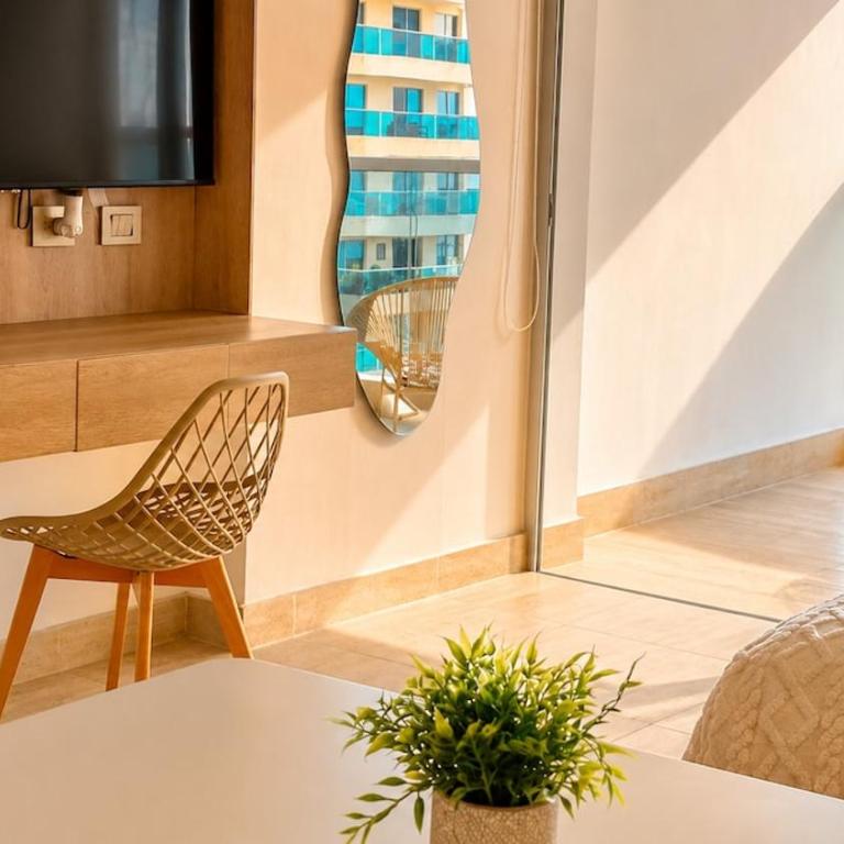 Sea view Pool and jacuzzi Airport 5 min away - Loft - 8