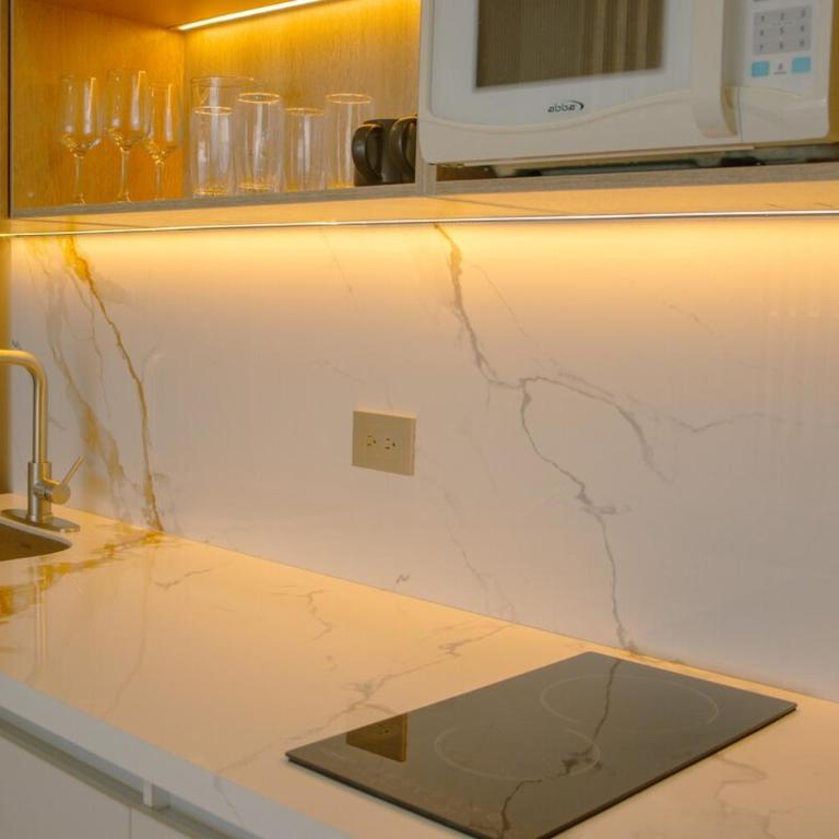 Sea view Pool and jacuzzi Airport 5 min away - Loft - 11