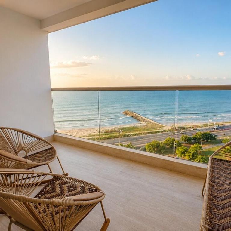 Sea view Pool and jacuzzi Airport 5 min away - Loft - 12