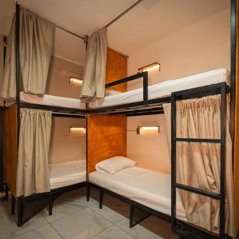 Hostal Vibes - Cama Individual en habitación compartida femenina - 3