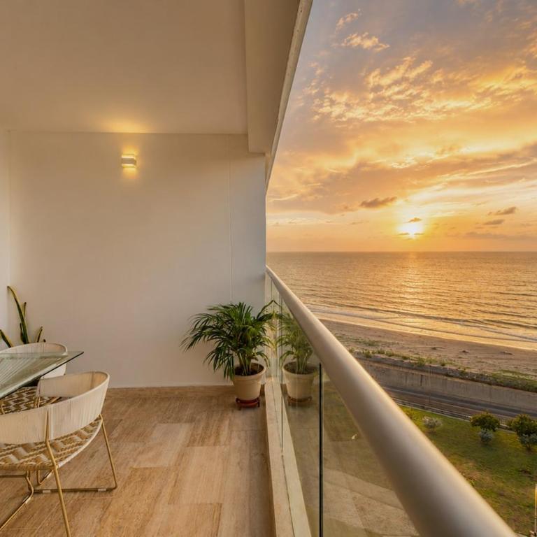 Sea View and Stunning Sunsets 5min Walk Airport - Loft - 18