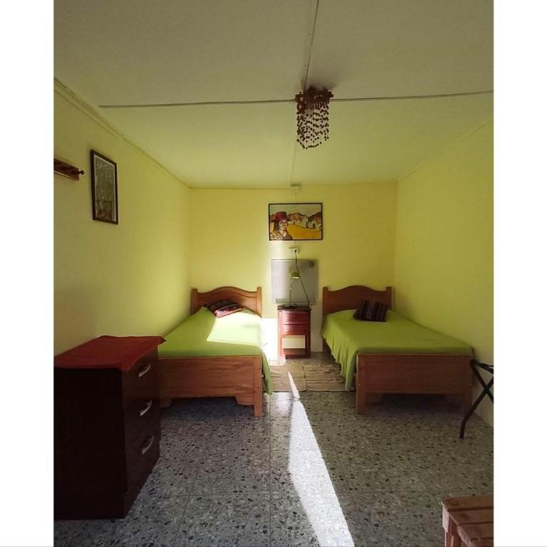 Hostal Sonchek - Habitación Doble con baño privado - 2 camas - 1