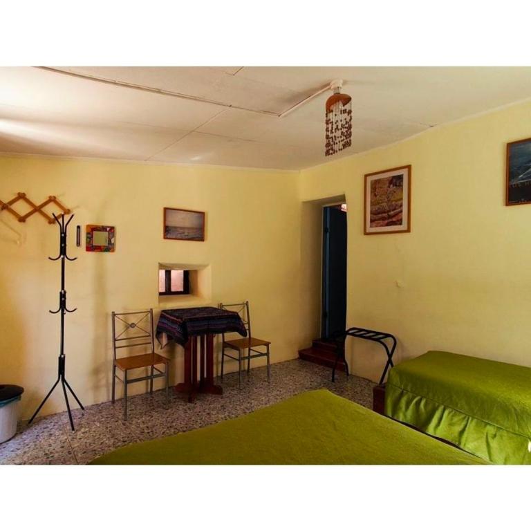 Hostal Sonchek - Habitación Triple con baño privado - 1