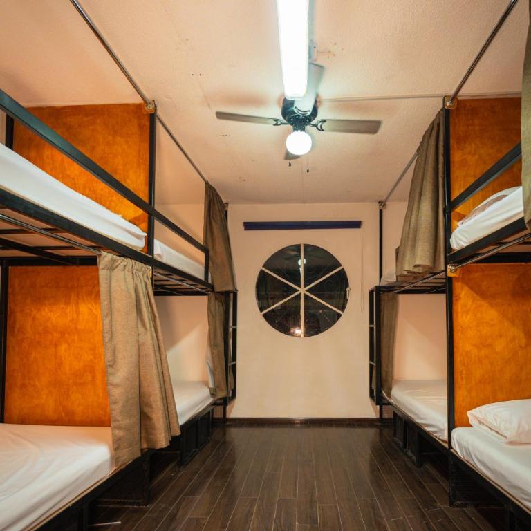 Hostal Vibes - Cama individual en dormitorio compartido de 10 camas - 10