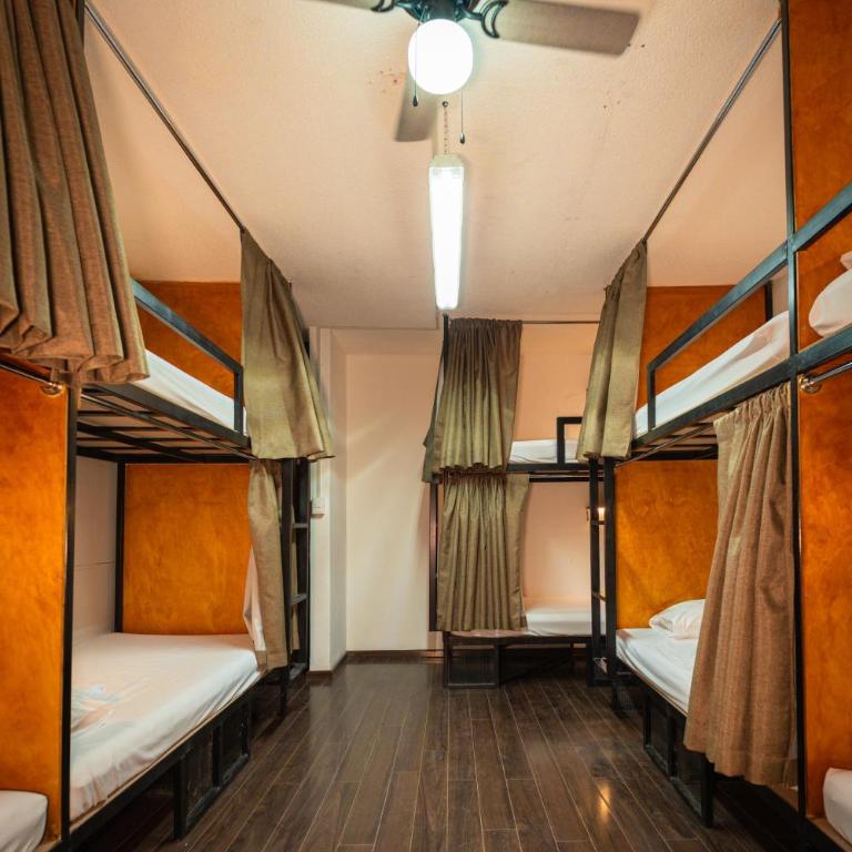 Hostal Vibes - Cama individual en dormitorio compartido de 10 camas - 5
