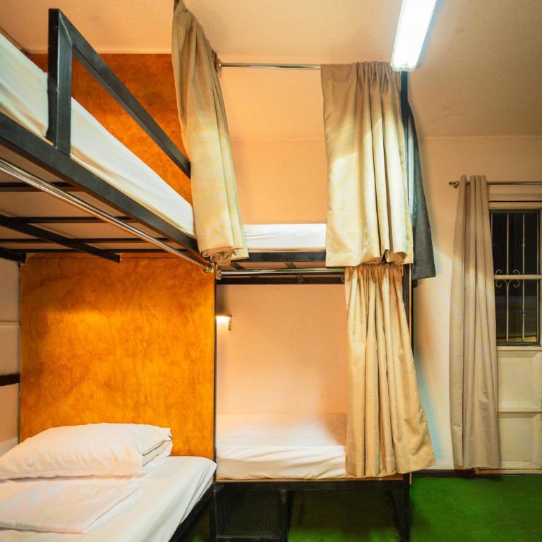 Hostal Vibes - Cama en habitación compartida mixta de 8 camas - 1