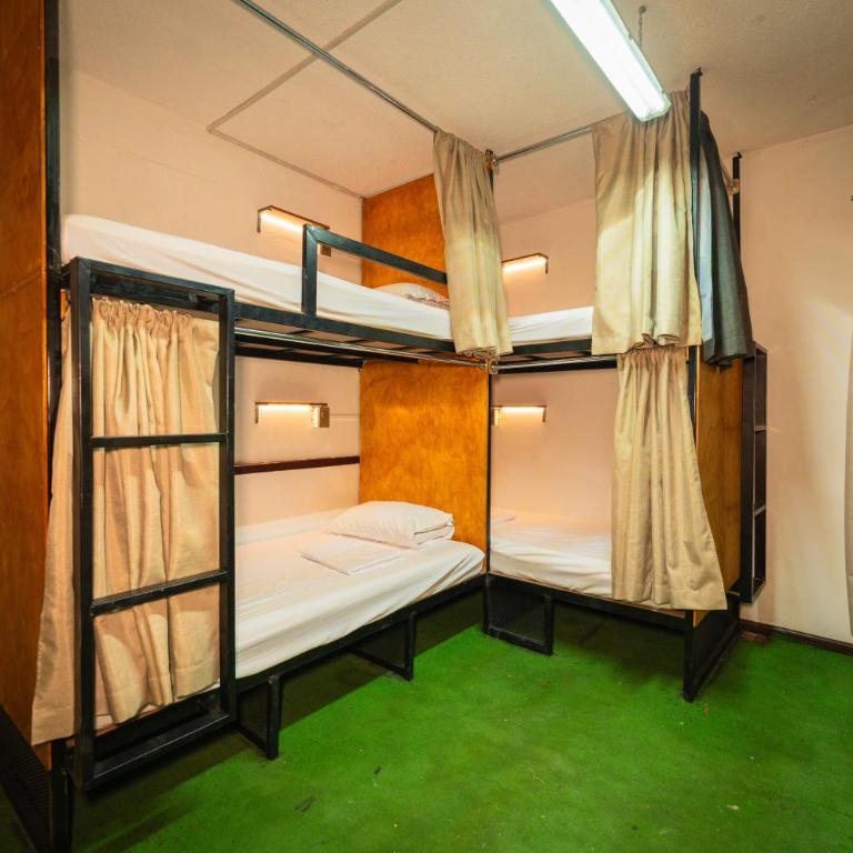 Hostal Vibes - Cama en habitación compartida mixta de 8 camas - 5