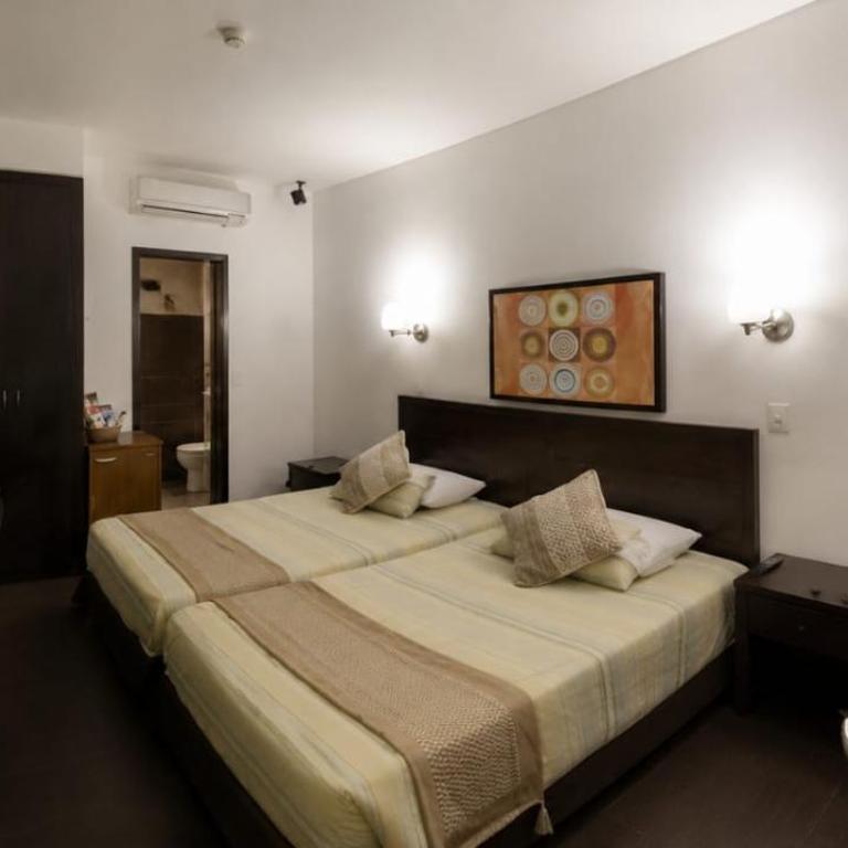 Hotel y Hostal cf bed y breakfast - Deluxe Family Room - 46