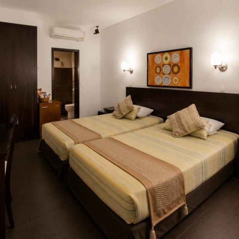 Hotel y Hostal cf bed y breakfast - Deluxe Family Room - 5