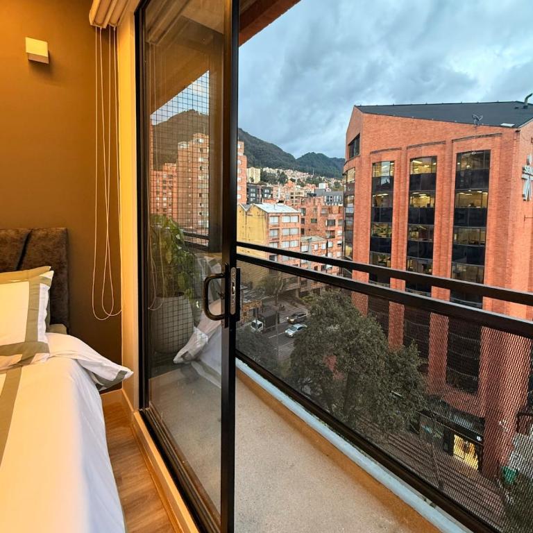 Balcón Privado - Vista a los Cerros y a pasos del Parque de los Hippies - Apartamento de 1 dormitorio - 11