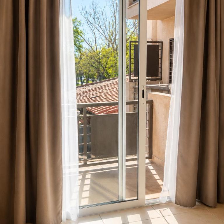 Moderno y amplio Departamento con cochera - Two-Bedroom Apartment - 6
