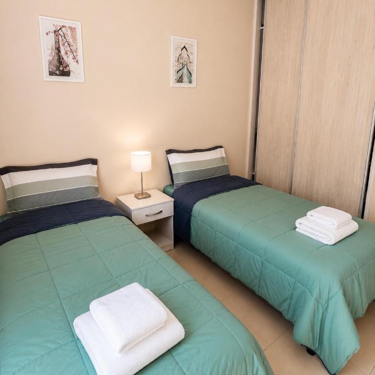 Moderno y amplio Departamento con cochera - Two-Bedroom Apartment - 10