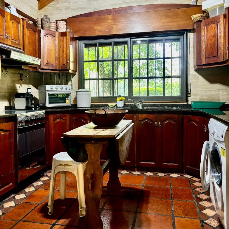 Hermosa quinta en Ezeiza, gran parque y seguridad - Casa de 4 dormitorios - 5