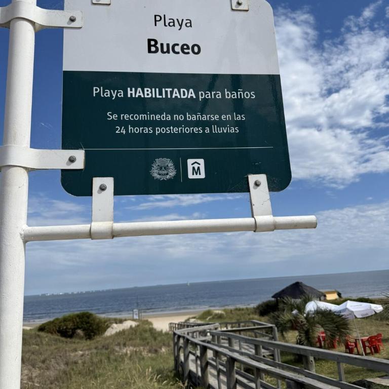 Apartment in an excellent location on Rambla Buceo - Apartamento de 2 dormitorios - 42