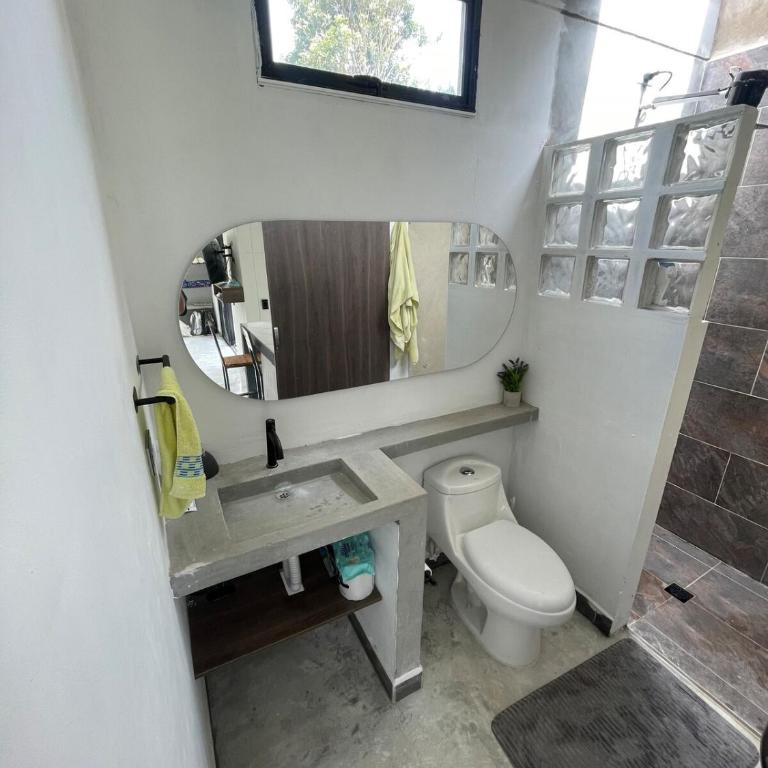 Casa con Jacuzzi, Cocina Equipada, WiFi y Parqueadero en San Roque - One-Bedroom House - 4