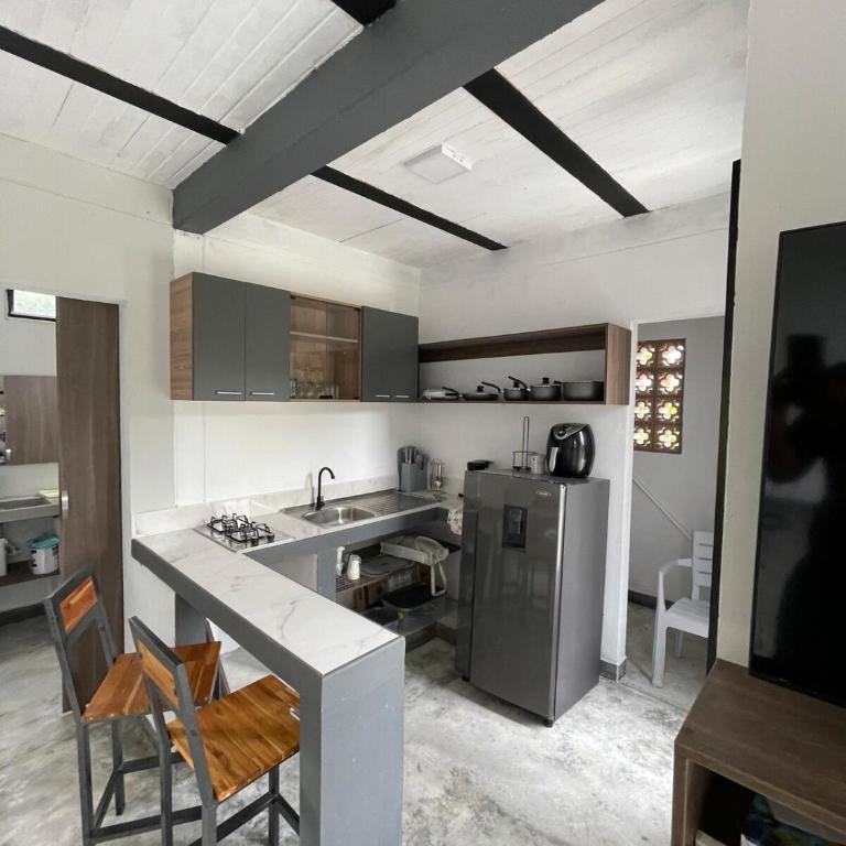 Casa con Jacuzzi, Cocina Equipada, WiFi y Parqueadero en San Roque - One-Bedroom House - 20