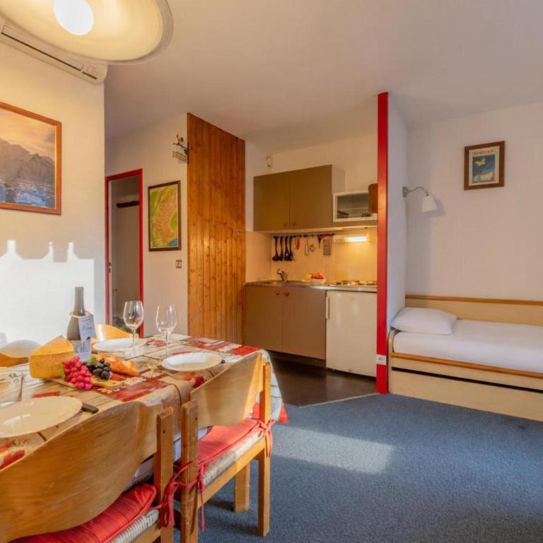 Cham Sud Chailloud102 Chamonix Centre Balcony Views Sleeps 3 - Happy Rentals - Apartment mit Balkon - 3