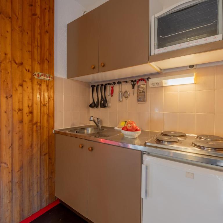 Cham Sud Chailloud102 Chamonix Centre Balcony Views Sleeps 3 - Happy Rentals - Apartment mit Balkon - 10