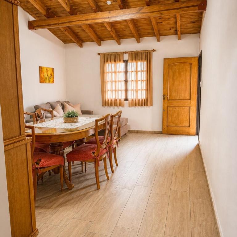 Casa mendocina con gran jardín y parrilla - Casa de 2 dormitorios - 15