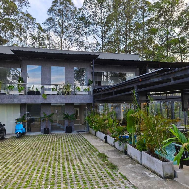 This mansion hides more than one secret - Villa - 2