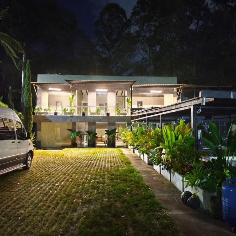 This mansion hides more than one secret - Villa - 97