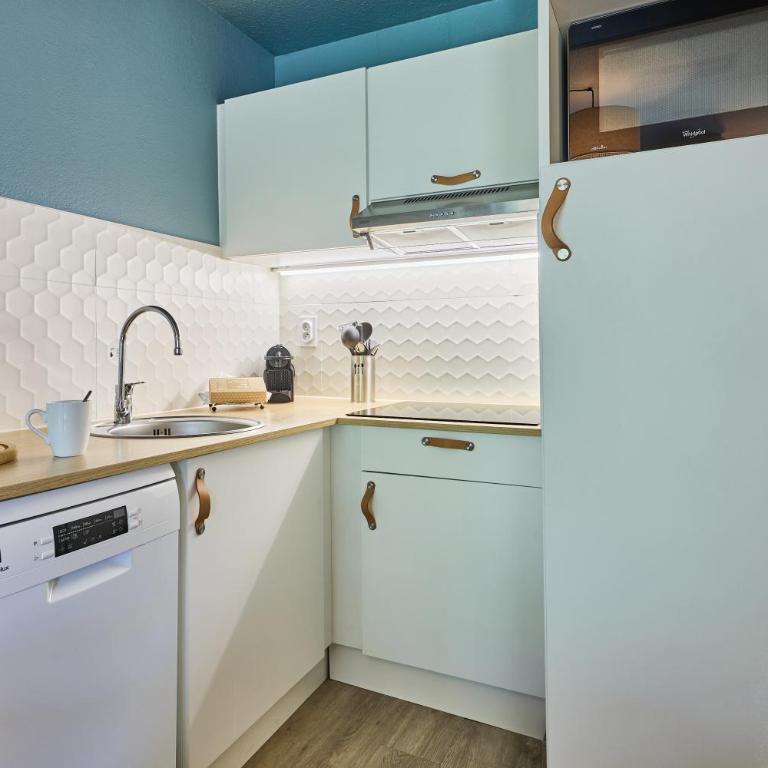Résidence Pierre & Vacances Les Tamaris - Studio Supérieur avec Alcôve de Couchage et Balcon (4 Personnes) - 8