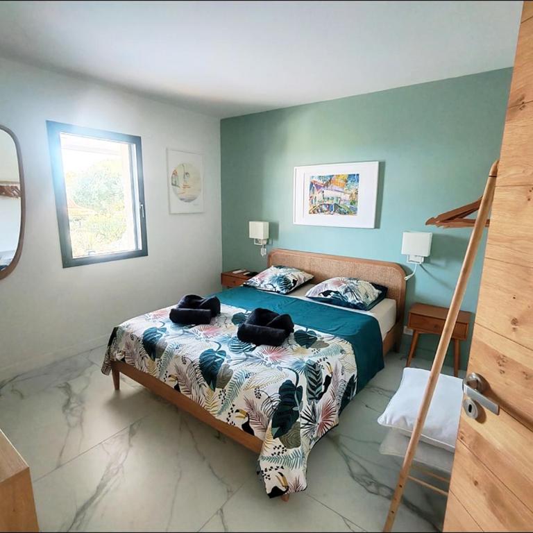 Beautiful villa with sea view - Villa - 44