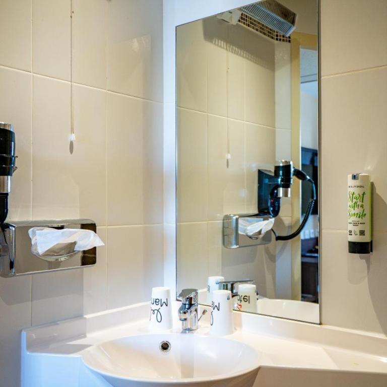 The Originals Boutique, Hôtel Le Marmotel, Clermont-Ferrand - Chambre Lit Queen-Size Triple - Non-Fumeurs - 7