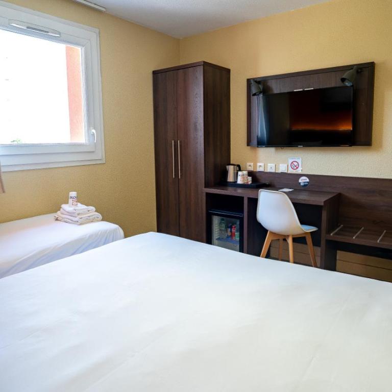 The Originals Boutique, Hôtel Le Marmotel, Clermont-Ferrand - Chambre Lit Queen-Size Triple - Non-Fumeurs - 2