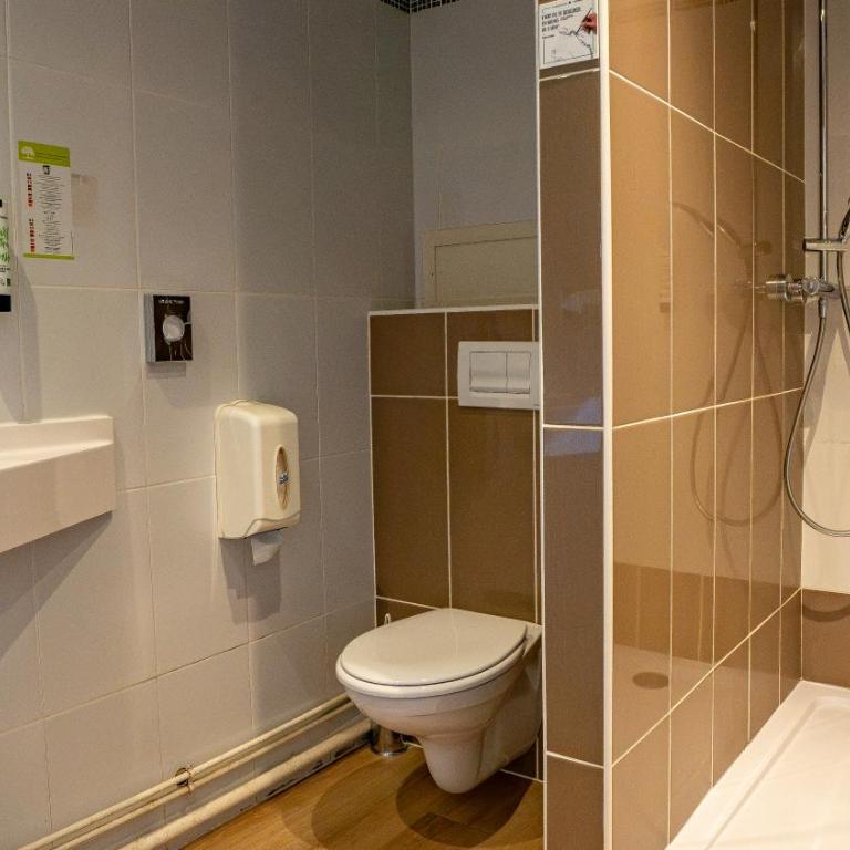 The Originals Boutique, Hôtel Le Marmotel, Clermont-Ferrand - Chambre Lit Queen-Size Triple - Non-Fumeurs - 6