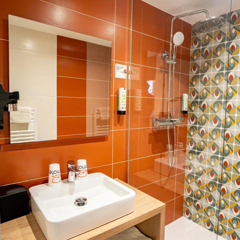 The Originals Boutique, Hôtel Le Marmotel, Clermont-Ferrand - Chambre Familiale - 14