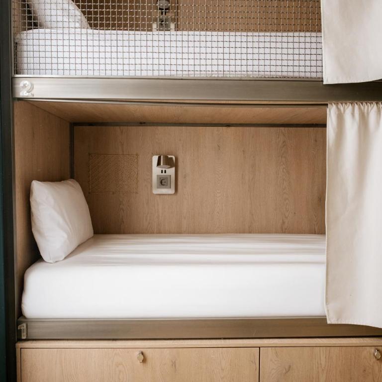 Glint Paris - Lit dans Dortoir Mixte de 4 Lits - 13