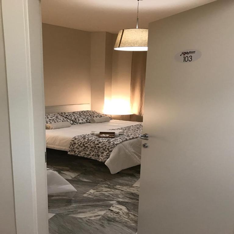 MyRoom In Town - Camera Tripla con Bagno in Comune - 34