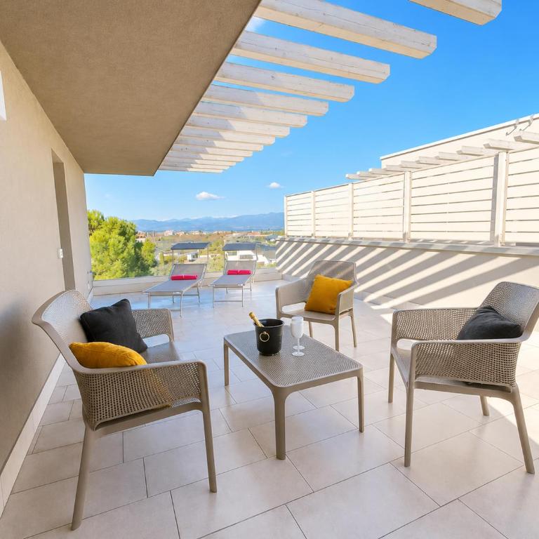 The King - Residence with Pool - Deluxe Apartment mit 1 Schlafzimmer - 1