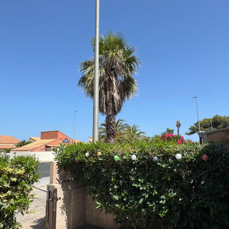 HOLIDAYLAND NARBONNE PLAGE Villas 6 ou 7 PERSONNES AVEC TERRASSE ET PLACE DE PARKING PRIVATIVE - Maison 1 Chambre - 17