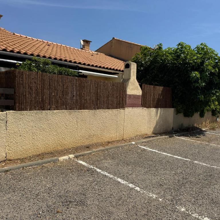HOLIDAYLAND NARBONNE PLAGE Villas 6 ou 7 PERSONNES AVEC TERRASSE ET PLACE DE PARKING PRIVATIVE - Maison 1 Chambre - 21