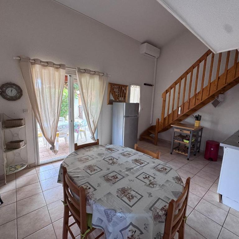 HOLIDAYLAND NARBONNE PLAGE Villas 6 ou 7 PERSONNES AVEC TERRASSE ET PLACE DE PARKING PRIVATIVE - Maison 1 Chambre - 24