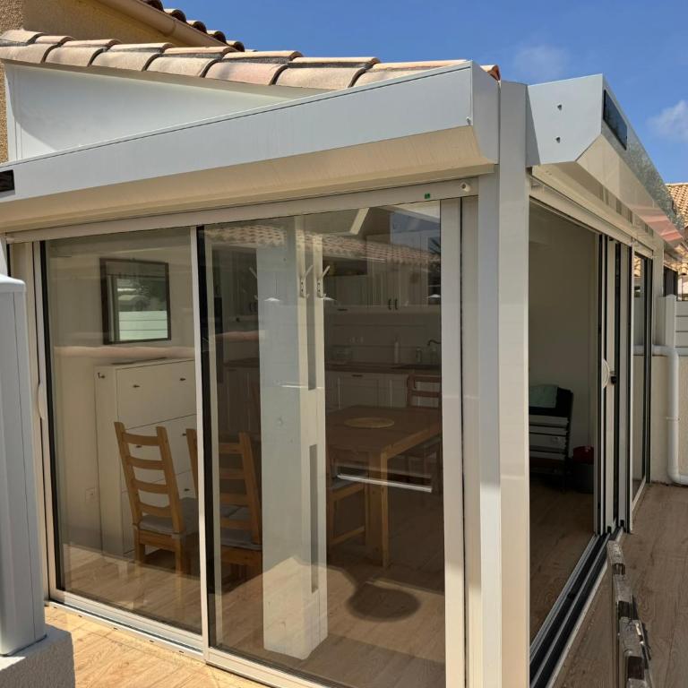 HOLIDAYLAND NARBONNE PLAGE Villas 6 ou 7 PERSONNES AVEC TERRASSE ET PLACE DE PARKING PRIVATIVE - Maison 2 Chambres - 18