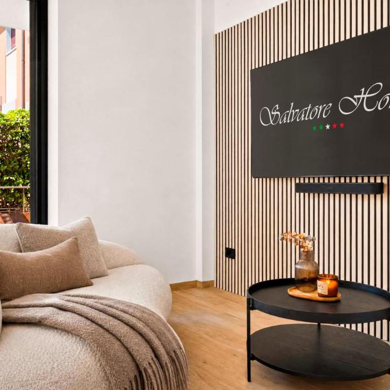 SalvatoreHomes - Casa Jasmina - Ultra Luxury Apartment in the Heart of Bardolino with Dream Garden & Direct Infinity Pool Access - Appartamento con 2 Camere da Letto e Vista Piscina - 5