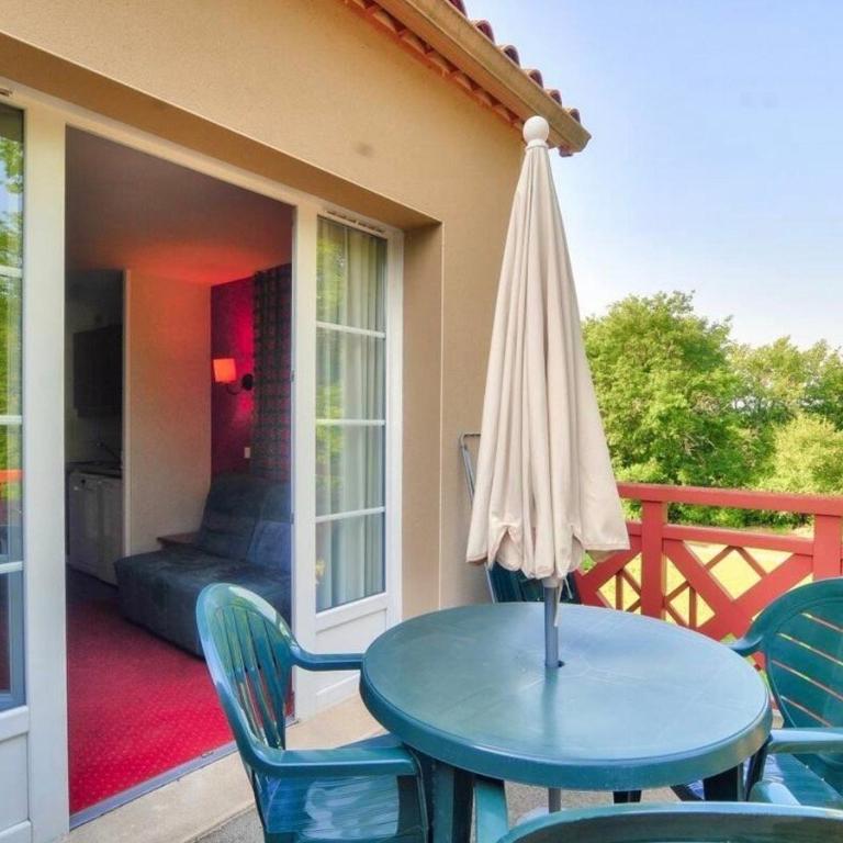 Le Balcon Montdesir, 4 pers, Piscine et Lac - Apartamento con terraza - 2
