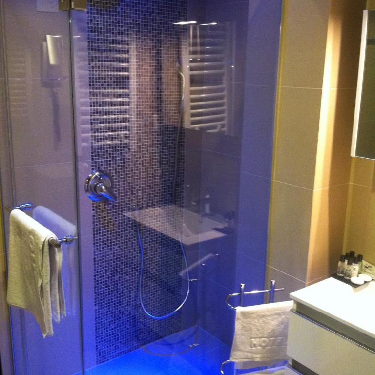 Apartments M Palace - Komfor Apartman sa 2 Spavaće Sobe i Delimičnim Pogledom na More - 9