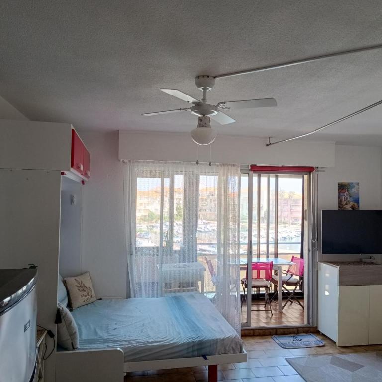 Studio confortable vue sur le port, avec balcon et parking - Studio with Sea View - 10