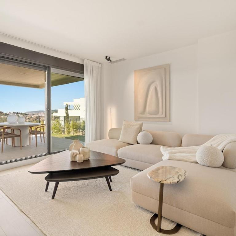 Designer 2-Bed with Garden Camarate Hills RDR577 - Apartamento de 2 dormitorios - 2