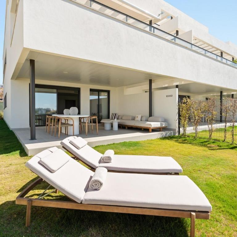 Designer 2-Bed with Garden Camarate Hills RDR577 - Apartamento de 2 dormitorios - 1