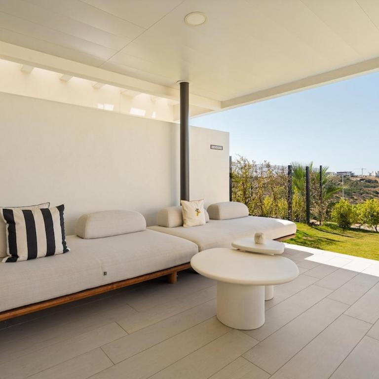 Designer 2-Bed with Garden Camarate Hills RDR577 - Apartamento de 2 dormitorios - 20