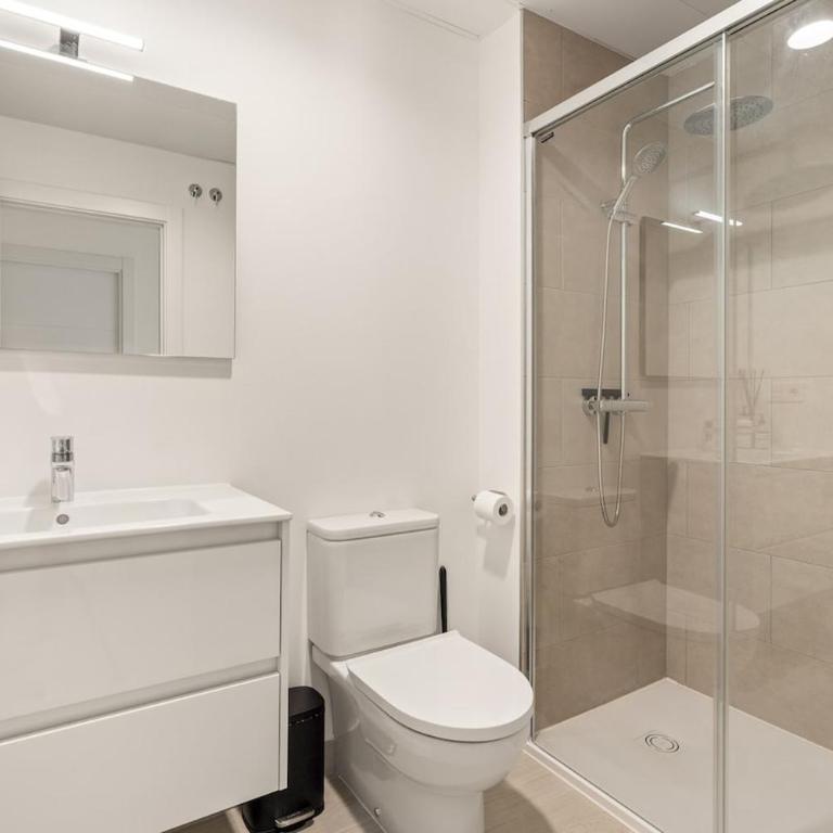 Designer 2-Bed with Garden Camarate Hills RDR577 - Apartamento de 2 dormitorios - 16