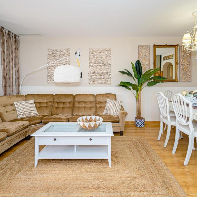 Exclusive bungalow in Sierra Cortina - Casa de 3 dormitorios - 3