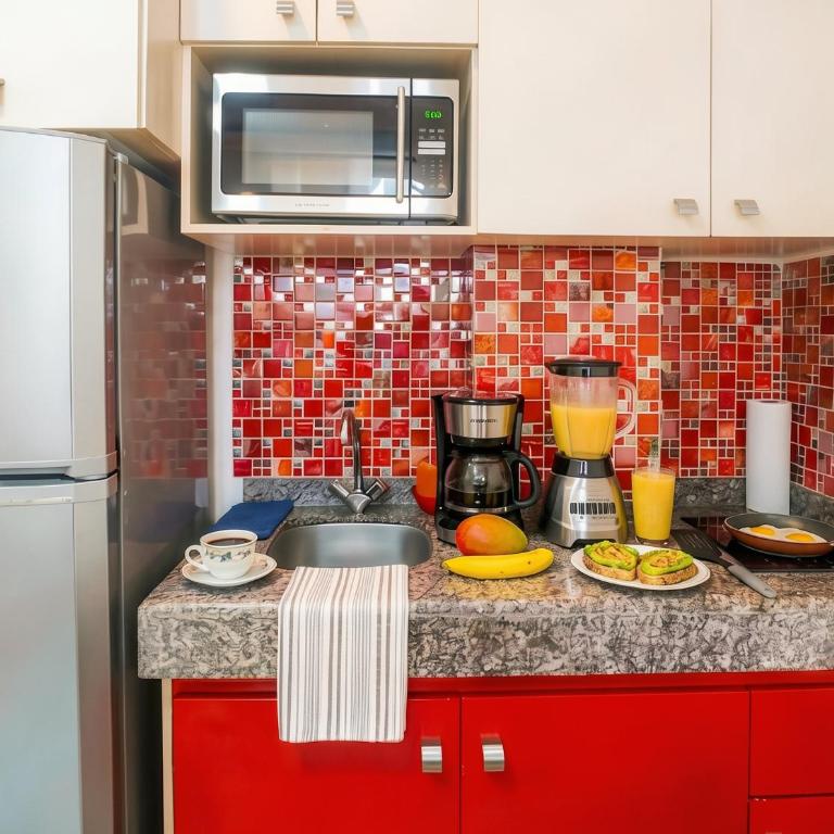 Rooftop Pool 1BR 2BR Duplex Sleeps 2-8, 3 Blue Flag Beaches 15 Min & 5th Ave 10 Min, Chedraui Grocery 15 Min, Kitchen WiFi AC - Premium Apartment mit 1 Schlafzimmer - 10